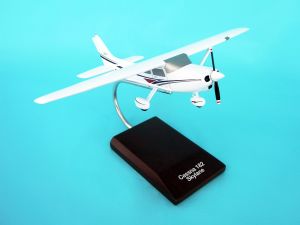  C-182 SKYLANE 1/32