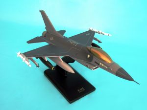 F-16C FALCON 1/32 