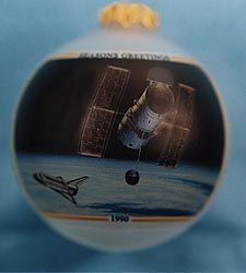 Shuttle Discovery w/Hubble Ornament